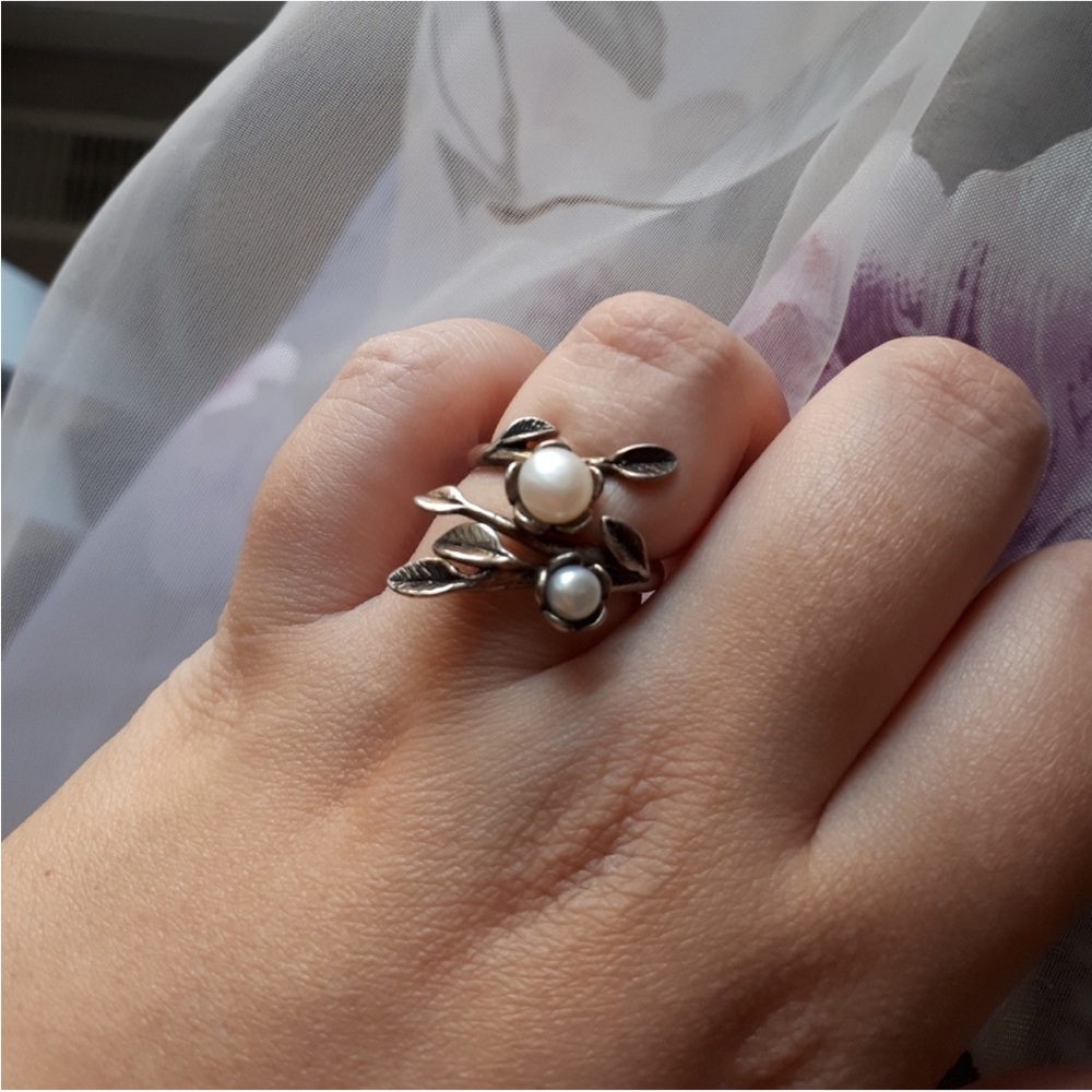 Elegant Silver Pearl Leaf Ring